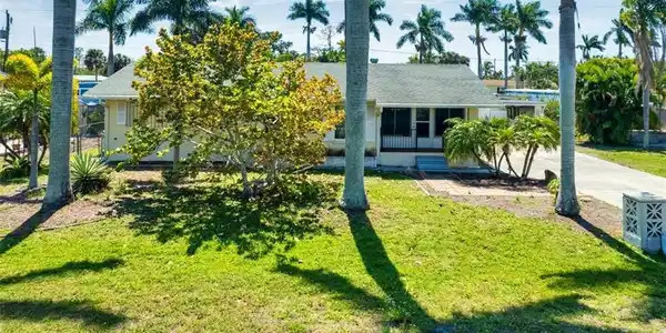 12061 Palm DR