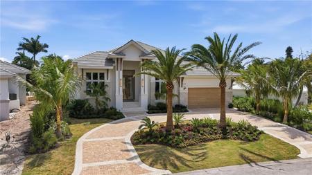 626 Fountainhead LN