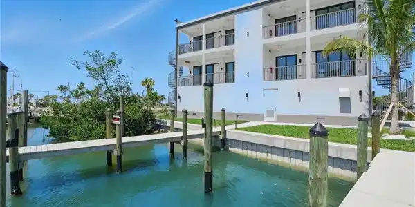 Image 4: PRIVATE DOCK + BOAT SLIPS - VIRTUALLY EDITED