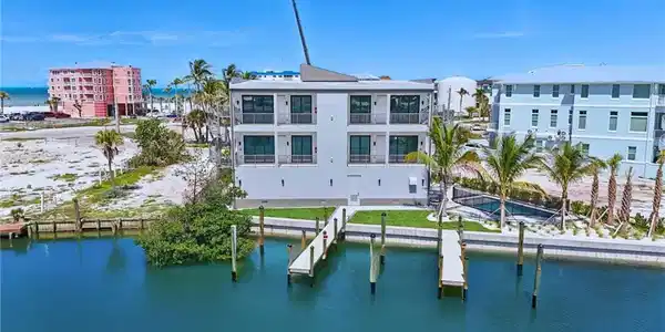 855 Lagoon ST
