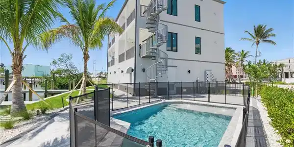Image 4: View of pool - VIRTUALLY EDITED