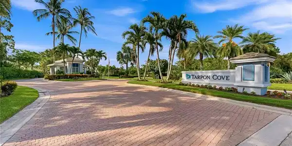 832 Carrick Bend CIR