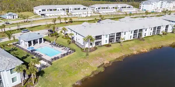 Image 2: Satellite pool.