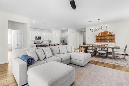 17624 Saddleback LOOP