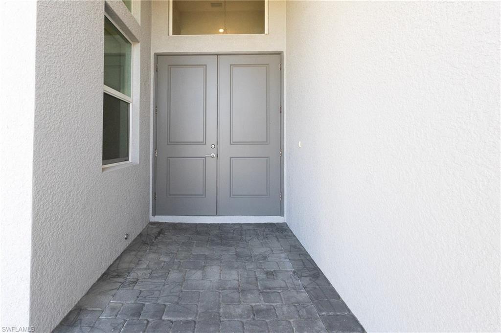Image 2: Outside Entry