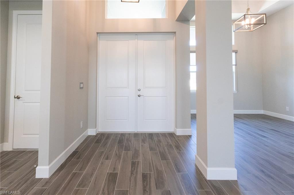 Image 3: Inside Entry
