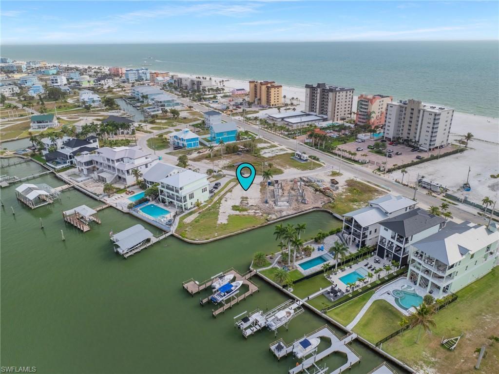 Image 3: Corner lot of Bay and Canal