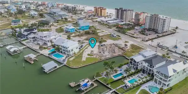 Image 3: Corner lot of Bay and Canal
