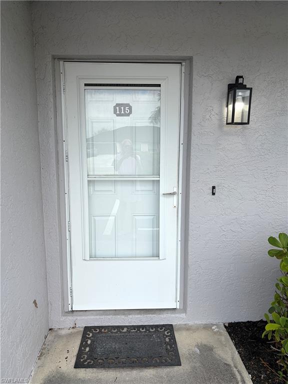 Image 3: Front glass and screen door entry
