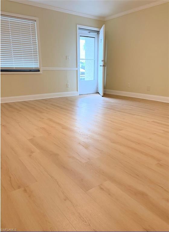 Image 4: Living Room