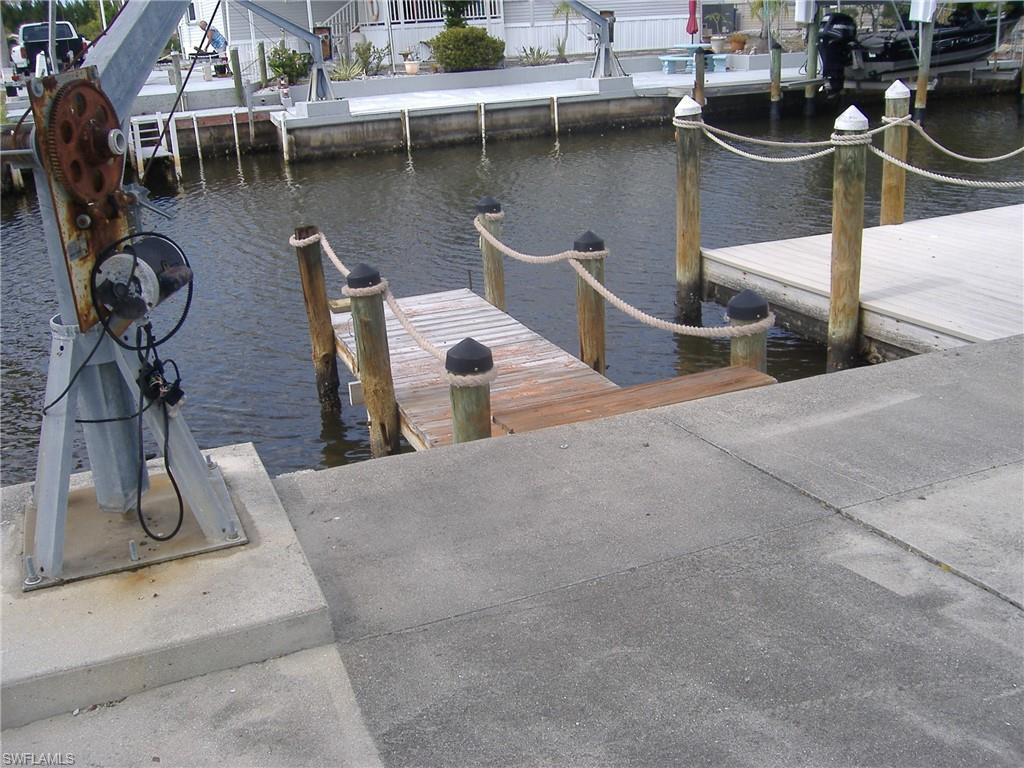 Image 1: Fingerling dock in 10ft. easement