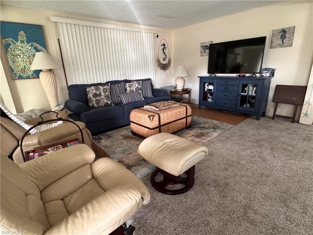 Image 4: Open concept living space