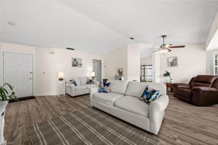 5631 Longleaf DR