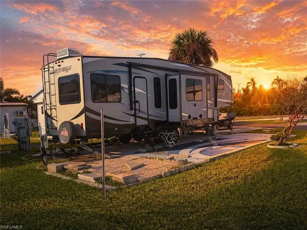 Image 1: 5th Wheel RV