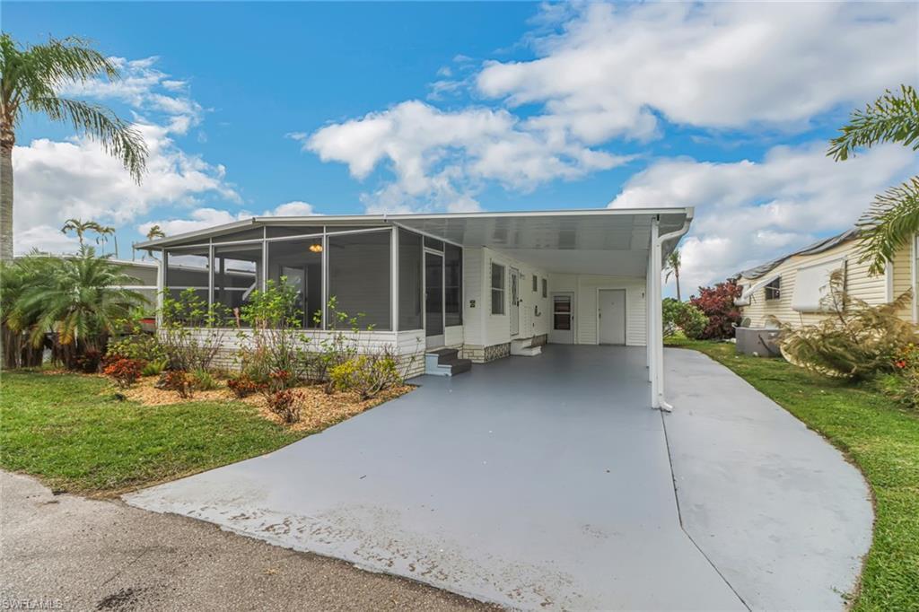 Image 4: 2-Bedroom / 1.5 Bathroom Home located in the 55 & Over, Gated Community of Orange Harbor