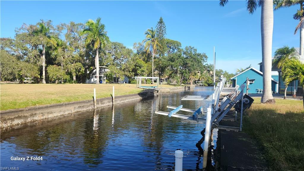 Image 2: Only 450' to the Imperial River