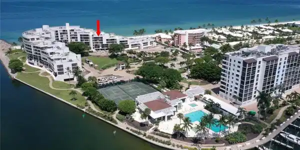 2381 Gulf Shore BLVD N