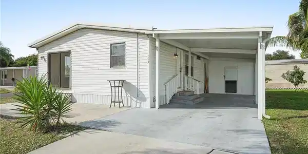 53 Grosbeak LN