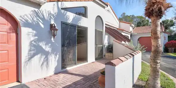 Image 2: Private entrance