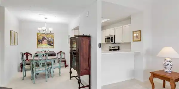 Image 4: Dining Area