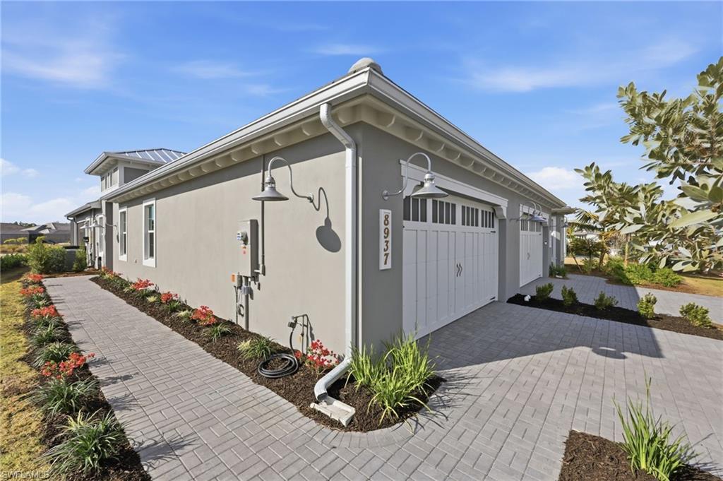 Image 1: Brand new never-lived-in Dahlia Model in SOLD OUT Isles of Collier Reserve.