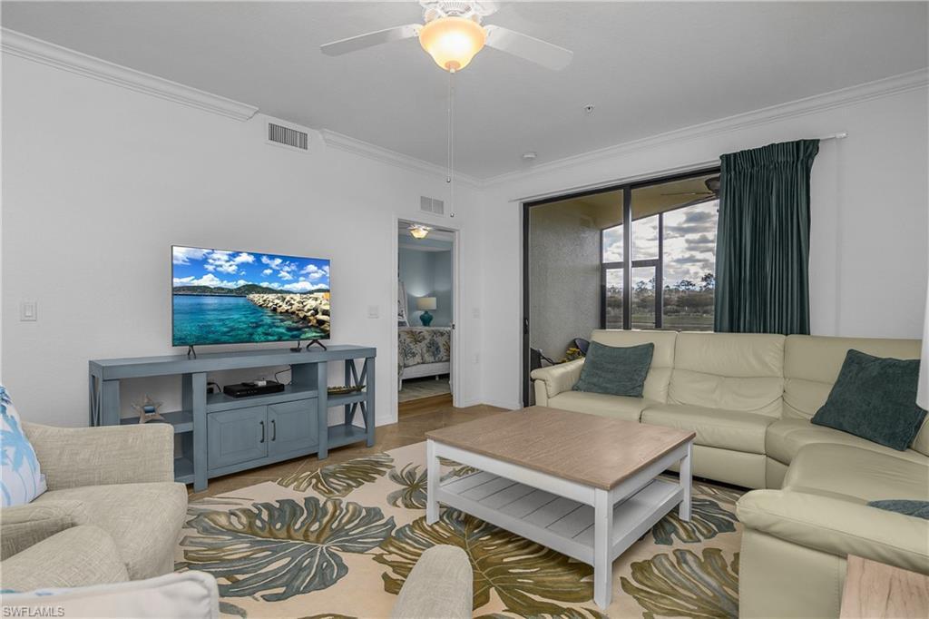 Image 4: Living Room