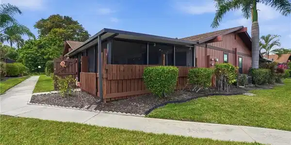 15504 Crystal Lake DR