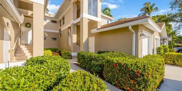 857 Carrick Bend CIR