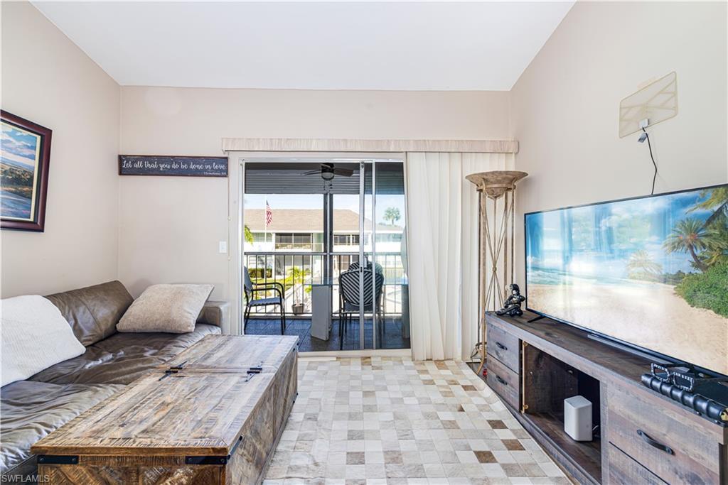 Image 3: Living room