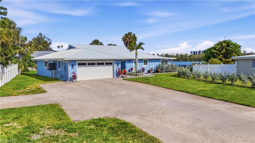 Image 4: oversized driveway