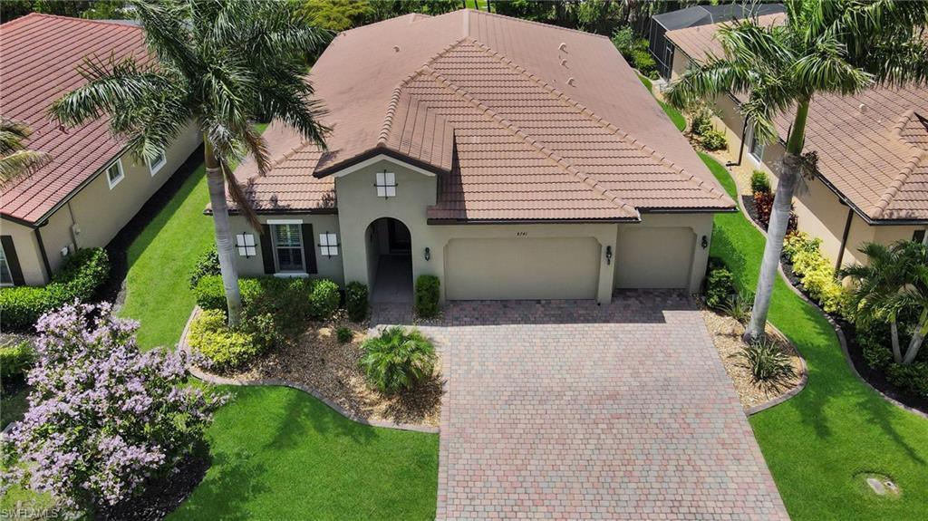 Image 2: 3 Bed + Den 5 Bath