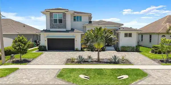 777 Bluebonnet CT