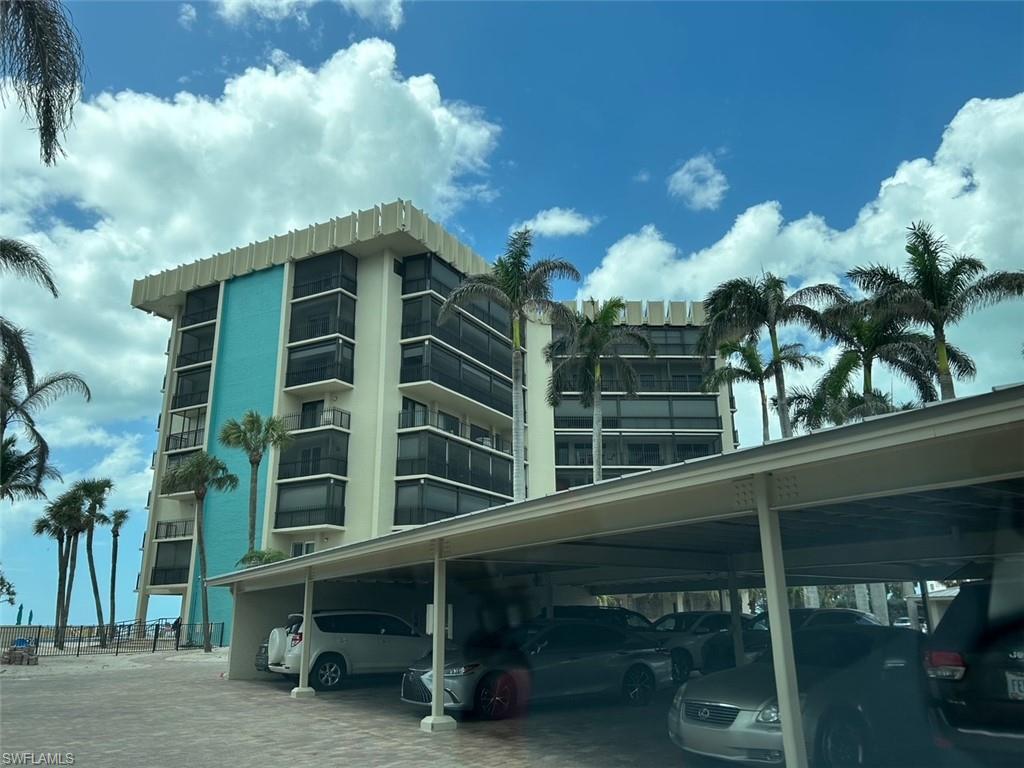 Image 4: EXTERIOR FRONT RIGHT ON THE BEACH!