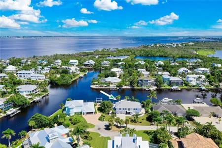 1682 Sabal Palm DR