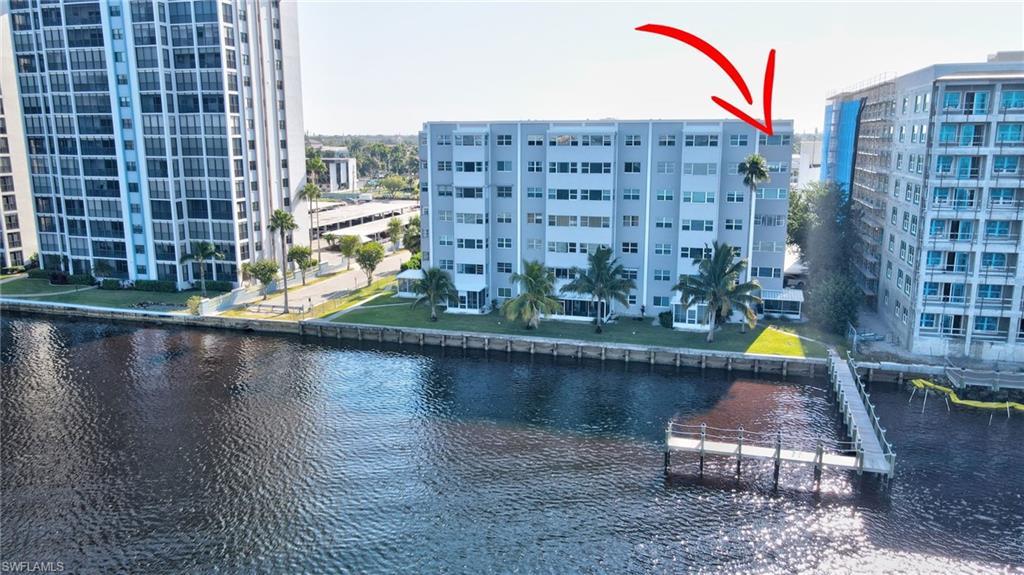 Image 4: Corner Penthouse, overlooking Caloosahatchee River & dock