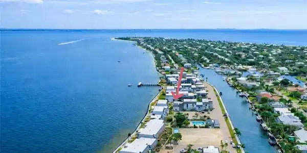 760 Sextant DR