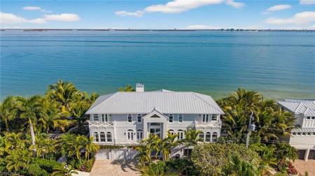 1552 San Carlos Bay DR