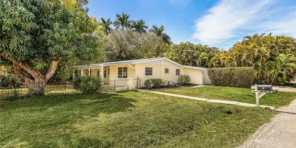 81 Glenmont DR W