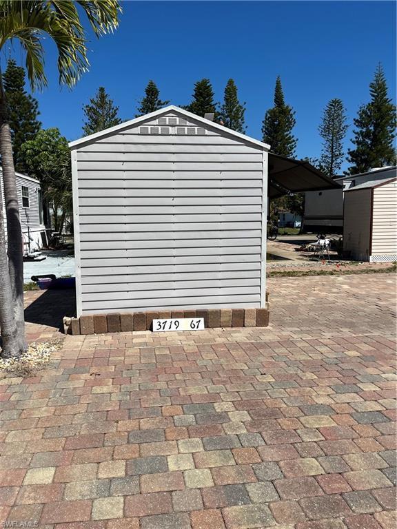 Image 3: Shed with electric & water