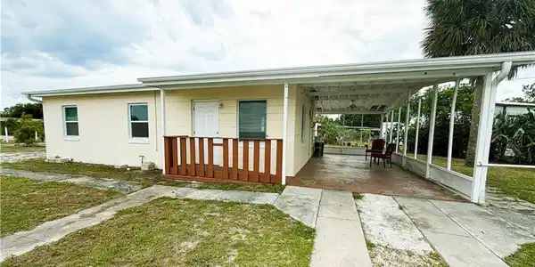 208 Martin DR NE