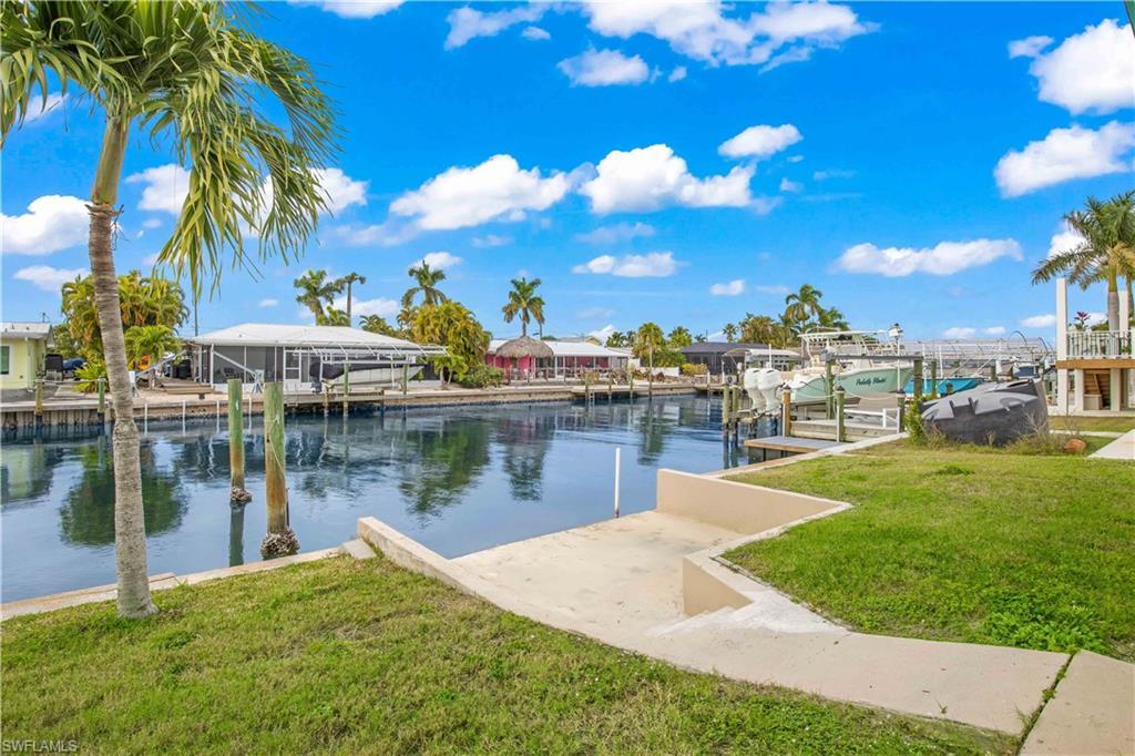 Image 4: Tranquil waterfront retreat with easy access to open water.