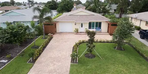 749 95th AVE N