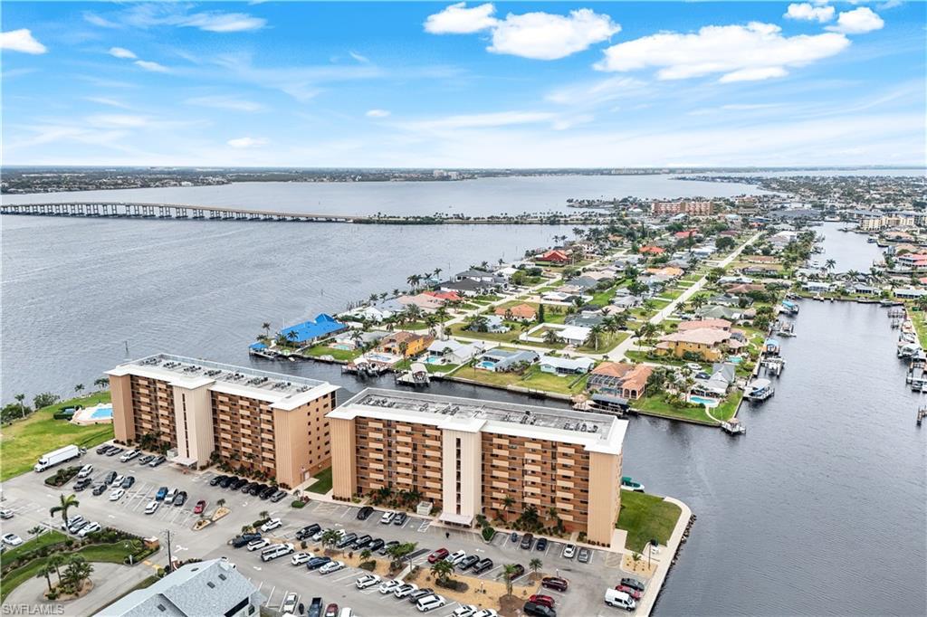 Image 4: Bird's eye view of a large body of water