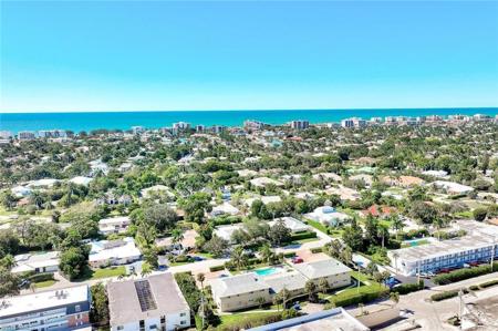 2000 Alamanda DR