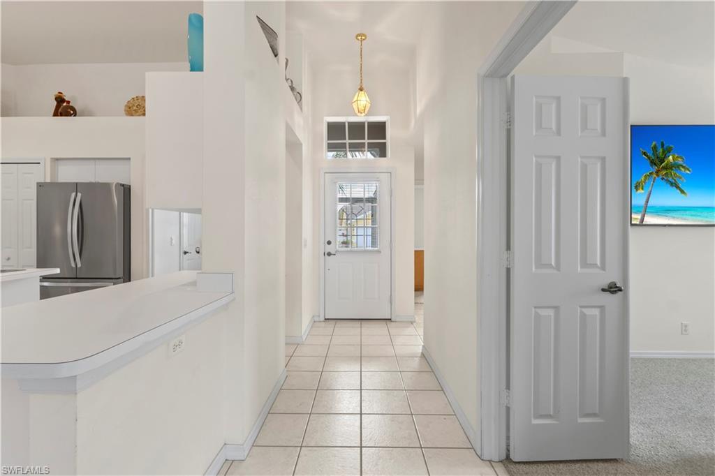 Image 4: Foyer With Light from the door