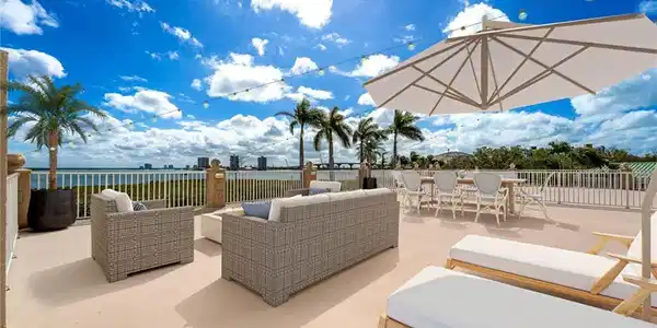 4137 Bay Beach LN
