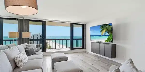 4001 Gulf Shore BLVD N