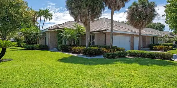 7018 Greentree DR