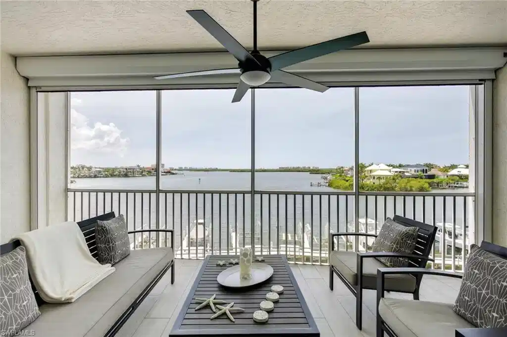 Image 1: STUNNING BAY VIEWS!