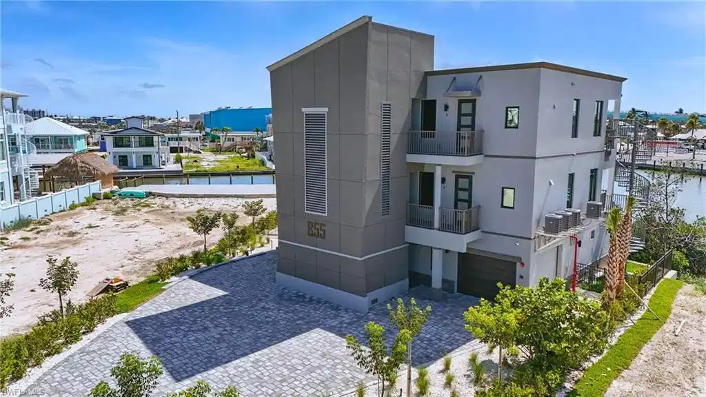 Image 1: Front view of building - VIRTUALLY EDITED